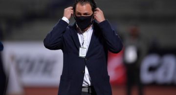 Afición del Club América hace viral el hashtag #FueraBaños exigiendo la salida de Santiago Baños