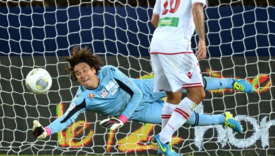 Ligue 1 destaca legendaria actuación de Memo Ochoa en Francia