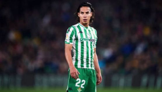 Diego Lainez, en duda para el Betis vs Villarreal a pesar de curarse de covid-19