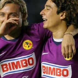 Memo Ochoa tiene gran detalle con su ex-compañero Armando Navarrete