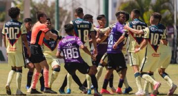 Video | Conato de bronca en el América vs Mazatlán por fuertes entradas de Paolo Ríos y Bruno Valdez