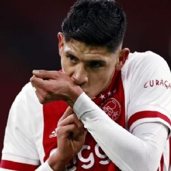Edson Álvarez forma 'grupito' de latinos con sus compañeros del Ajax