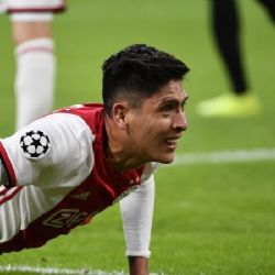 Entrenador del Ajax de Holanda se rinde ante el defensa mexicano Edson Álvarez