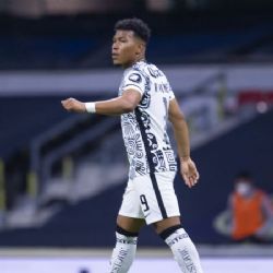 Guillermo Ochoa se rinde ante Roger Martínez tras su actuación contra Tigres