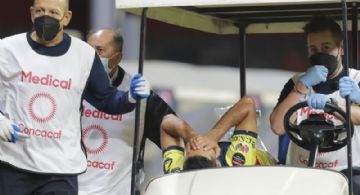 Chucho López es fracturado tras criminal entrada en el América vs Olimpia en Concachampions