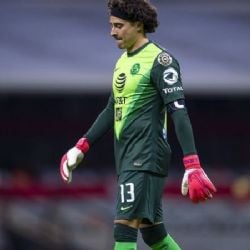 Guillermo Ochoa, en riesgo de perderse el Clásico Joven por dolencias físicas