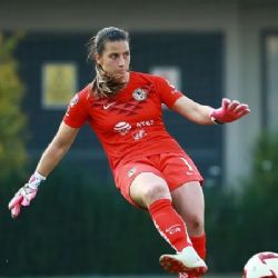 Renata Masciarelli deslumbra en el entrenamiento con atajada estilo 'Memo Ochoa'