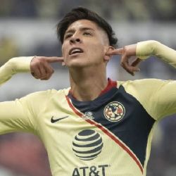 Video | Afición del Ajax corea el nombre del canterano americanista Edson Álvarez
