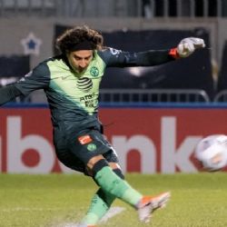 Memo Ochoa toma la misma postura que Agustín Marchesín y quiere jugar todos los partidos