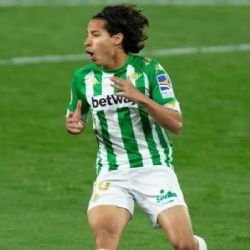 El técnico del Real Betis, Manuel Pellegrini, se rinde ante el canterano americanista Diego Lainez