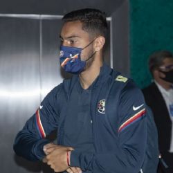 Sebastián Cáceres le pide matrimonio a su pareja en el Estadio Azteca y con un Jersey del América