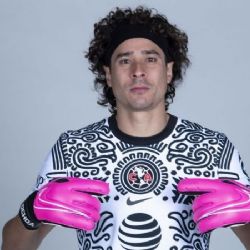 Esposa de Memo Ochoa desmiente su salida del Club América