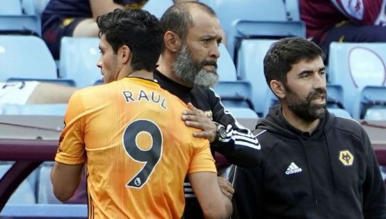 Wolverhampton anuncia la salida de su entrenador y deja en el aire el futuro de Raúl Jiménez