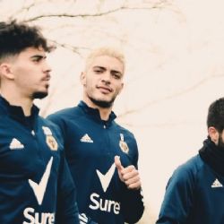 El canterano del Club América, Raúl Jiménez, recibió homenaje del Wolverhampton frente al Manchester United