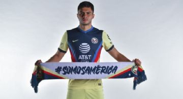 Afición del América reconoce a Alan Medina tras su buen partido contra Pumas