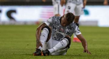 Una lesión deja al mediocampista peruano Pedro Aquino fuera de la Copa América