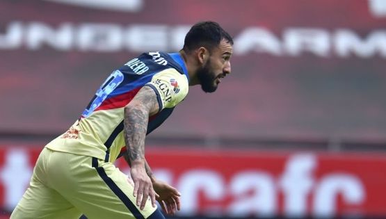 El defensa argentino Emanuel Aguilera con un pie fuera del Club América