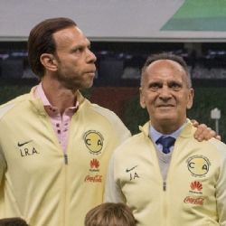 Emotivo homenaje del Club América para Luis Roberto Alves 'Zague y su padre el 'Lobo Solitario
