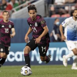 El canterano del Club América, Diego Lainez, aconseja a José Juan Macías 