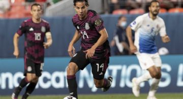 El canterano del Club América, Diego Lainez, aconseja a José Juan Macías 