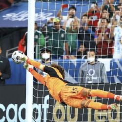Video | Memo Ochoa ataja penal decisivo para darle el pase al Tri a la final de la Nations League