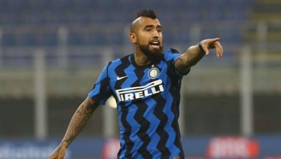 Los coqueteos del mediocampista chileno Arturo Vidal con la afición del Club América