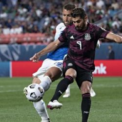 El 'Tata' Martino sale en defensa de Henry Martín tras las críticas en su contra