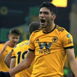 La posible fecha de regreso oficial a las canchas para Raúl Jiménez