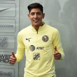 Ajax rechaza oferta por Edson Álvarez proveniente del fútbol francés