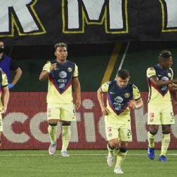 La pareja de centrales que el Club América presentaría de inicio para el debut contra Querétaro