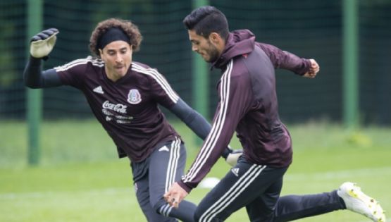 Emotivo mensaje de Guillermo Ochoa a Raúl Jiménez por su regreso a las canchas