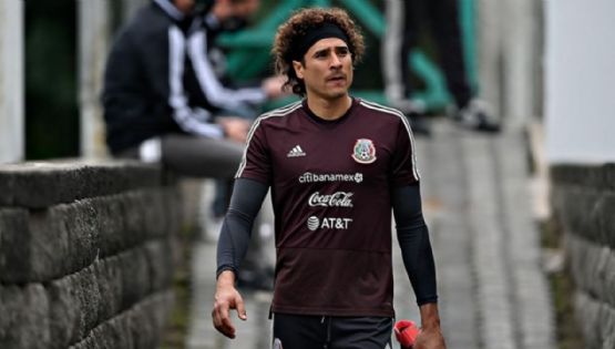 Guillermo Ochoa deja atrás discrepancias con entrenador de porteros del Tri Olímpico