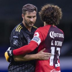 Guillermo Ochoa responde a las palabras de André-Pierre Gignac sobre los goles que le ha anotado