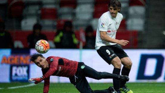 Adolfo Ríos revela que obligaron a Guillermo Ochoa a cambiar su apariencia para ser titular en el América