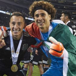 Andrés Guardado asegura que Memo Ochoa es el mejor arquero de México de todos los tiempos