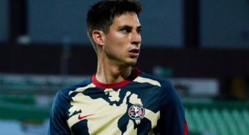 Gran detalle de Mauro Lainez y Óscar Jiménez con joven aficionado del Club América