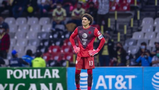El guardameta del Club América, Guillermo Ochoa, se involucra en reto contra el portero del Bayern Munich, Manuel Neuer