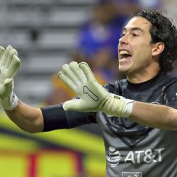 La leyenda americanista Moisés Muñoz reconoce al arquero Óscar Jiménez 