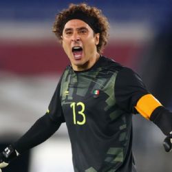 Memo Ochoa homenajea a Zizinho dos Santos en el partido de México contra Corea del Sur 