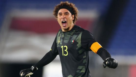 Memo Ochoa homenajea a Zizinho dos Santos en el partido de México contra Corea del Sur 