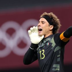 Memo Ochoa tiene gran detalle con Santiago Naveda tras su intervención quirúrgica