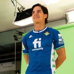Real Betis se molesta con la forma en que trataron la lesión de Diego Lainez