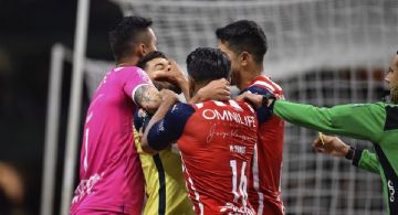 Molestia al interior del América por las decisiones arbitrales y el mal uso del VAR