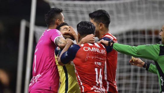 Molestia al interior del América por las decisiones arbitrales y el mal uso del VAR