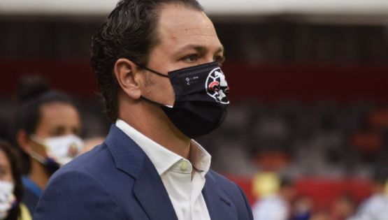 Santiago Baños, lejos de los reflectores en las firmas de contratos de los refuerzos
