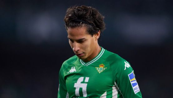 Afición del Real Betis pide la salida de Diego Lainez del equipo