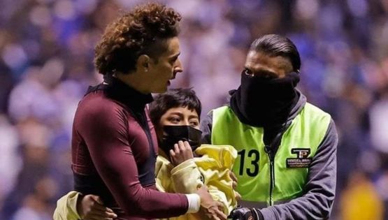 Video | Guillermo Ochoa defiende a aficionados del Club América contra la fuerza excesiva de la seguridad