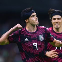 Raúl Jiménez regresa a México e inicia su rehabilitación exhaustiva para llegar al Mundial