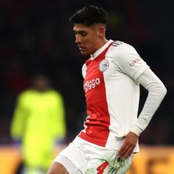 Edson Álvarez comete el penal que complicó el partido del Ajax frente al Rangers