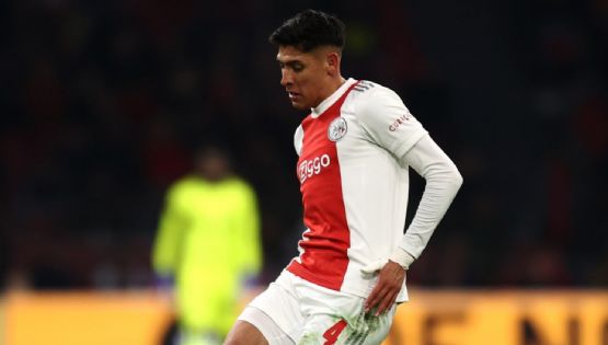 Edson Álvarez comete el penal que complicó el partido del Ajax frente al Rangers